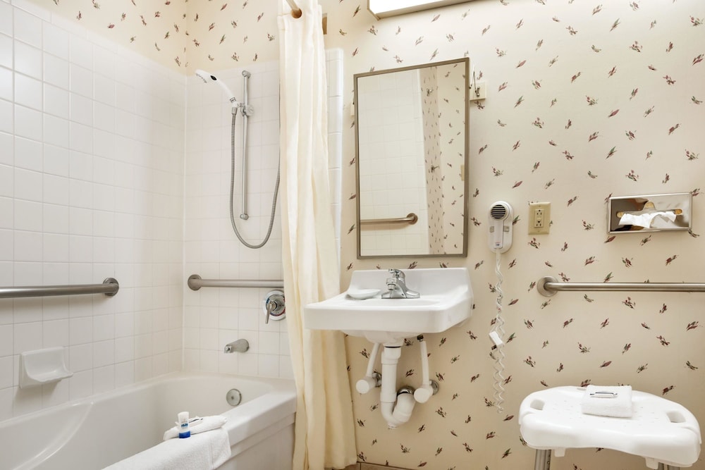 Microtel Inn And Suites Ann Arbor Plymouth Rd 9/39