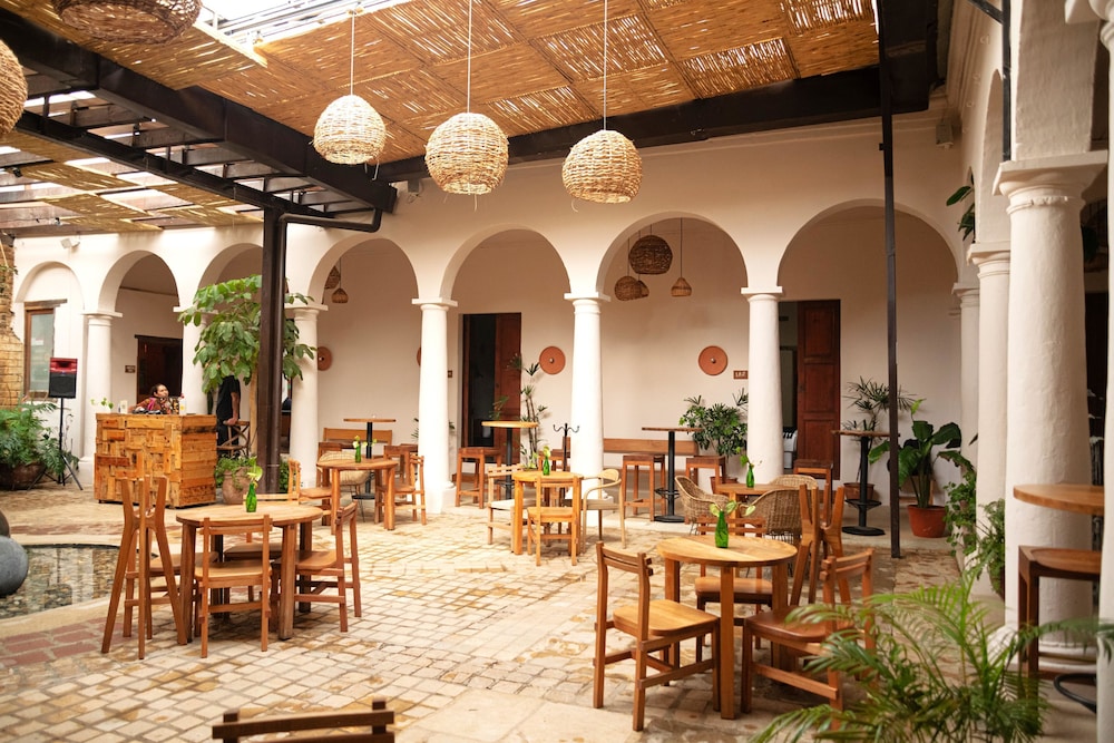 Sereno Art Hotel 64/78
