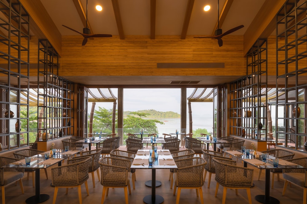 Sinae Phuket Luxury Hotel 62/78