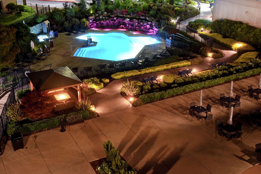 DoubleTree by Hilton Hotel Pleasanton at the Club 7/70