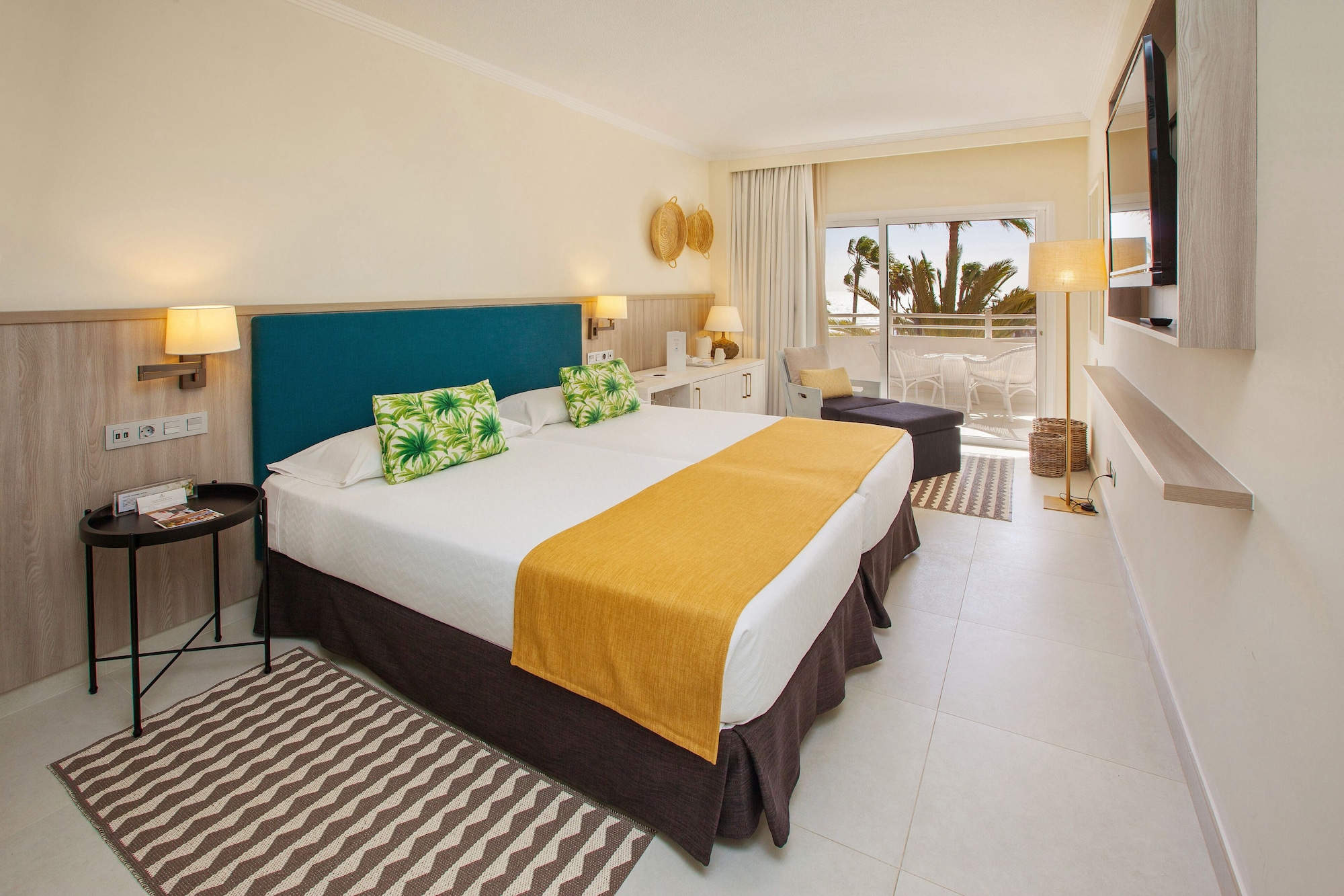 DELUXE, TWIN BEDS, SEA VIEW, BALCONY