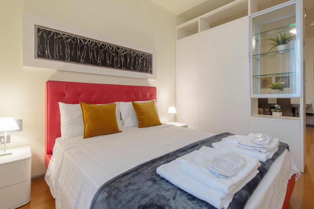 Milan Royal Suites Luxury Apartments 17/50