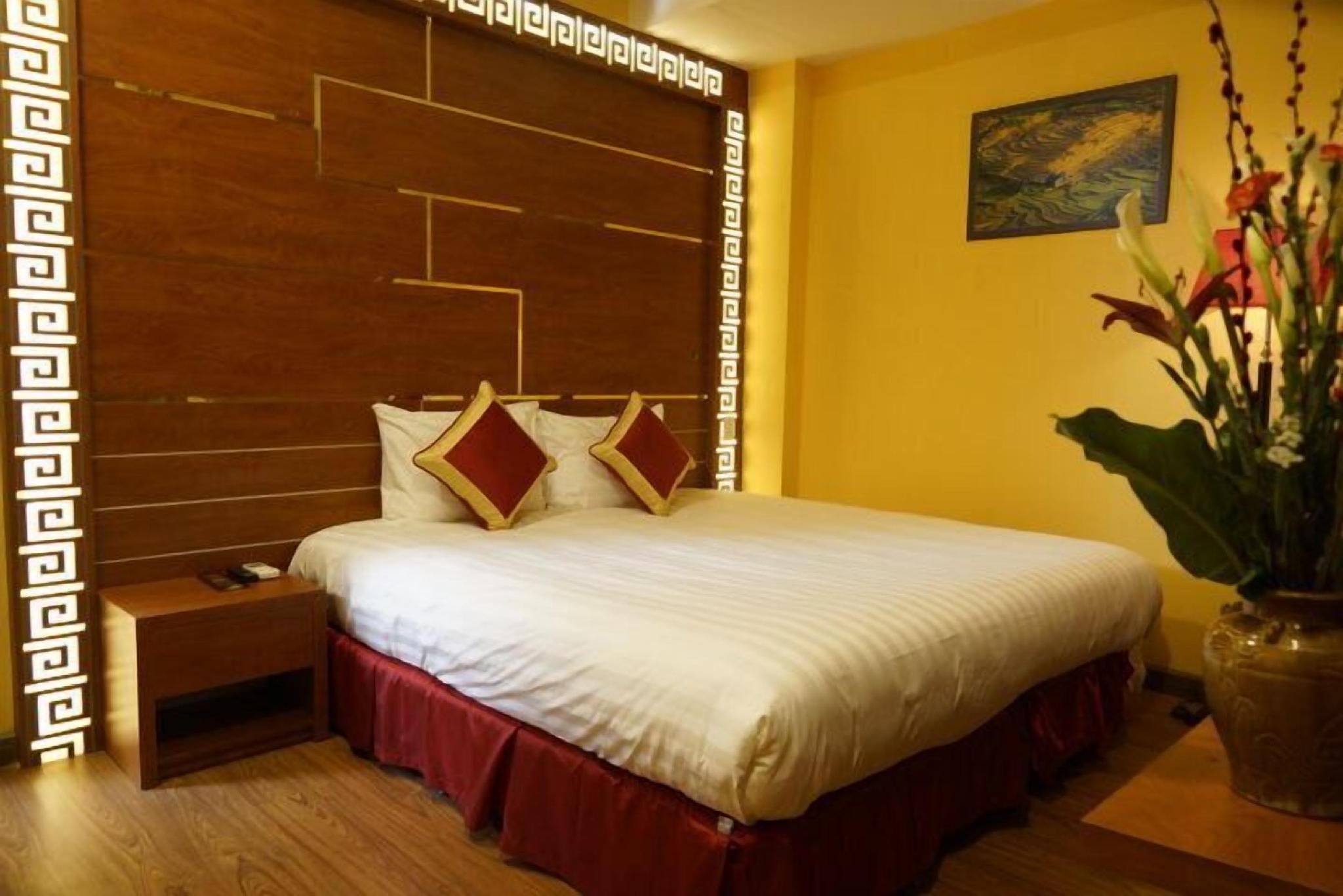 Deluxe, Double or Twin Bed