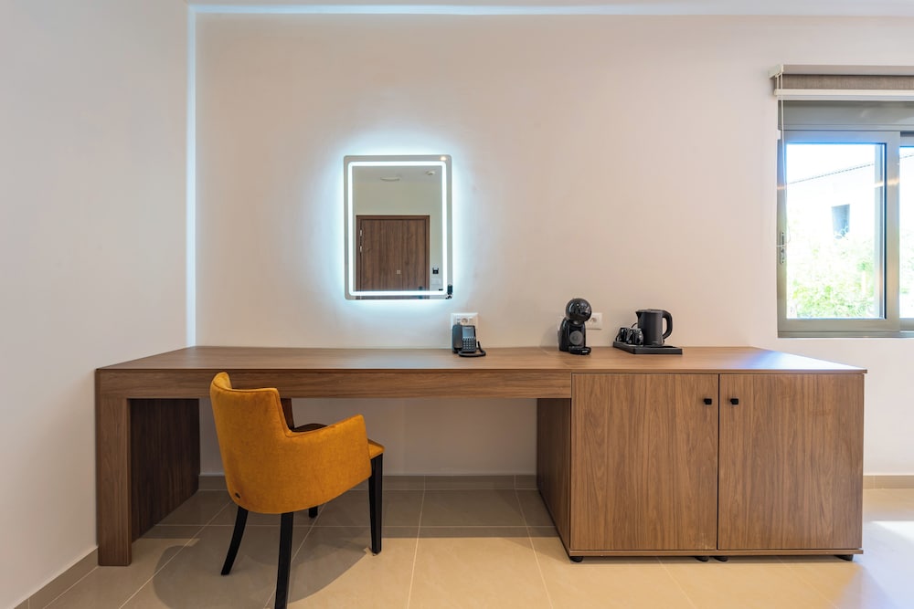 Philia Center Suites 11/73
