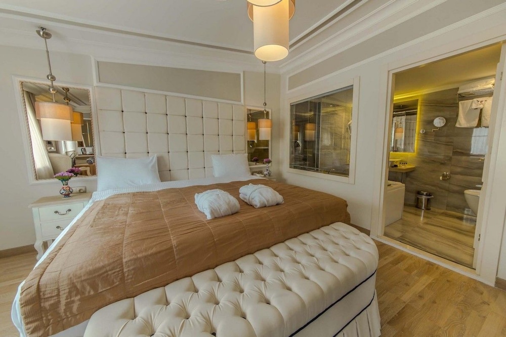 DELUXE, BATHTUB