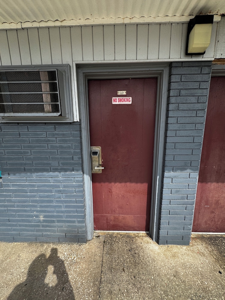 OYO Briarwood Motel 7/49