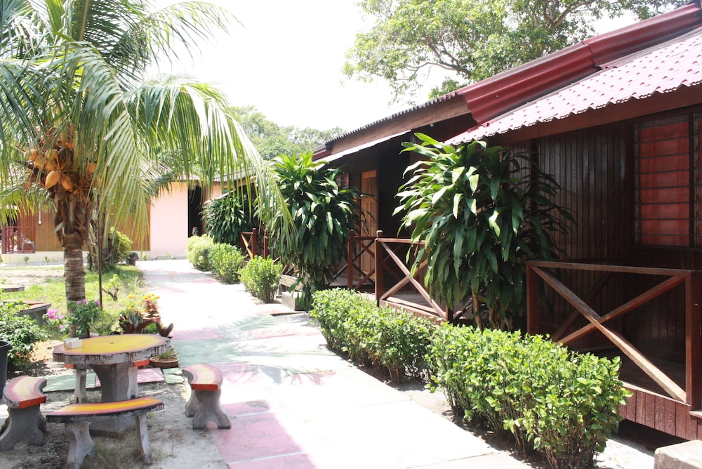 Purnama Beach Resort 65/67