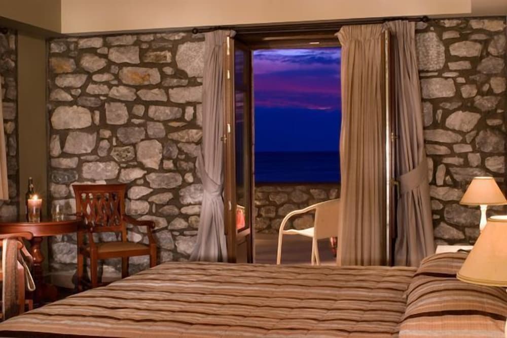 ITILO TRADITIONAL HOTEL 30/68