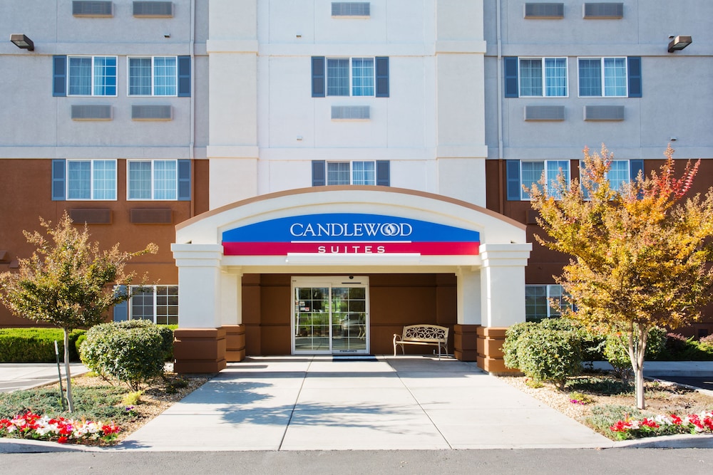 Candlewood Suites Medford 5/52
