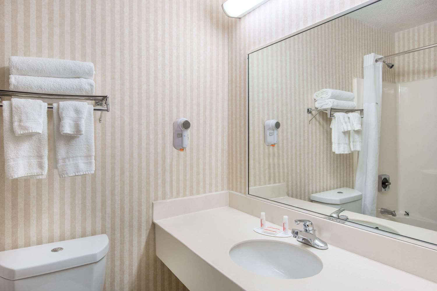 Baymont by Wyndham Bartonsville Poconos 9/10