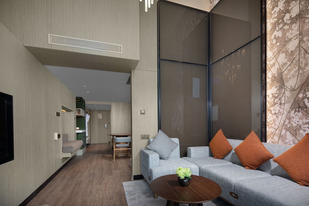 1 Bedroom, Theme, Crown, Family, King Bed، Crowne Plaza CHONGLI RESORT 3/8
