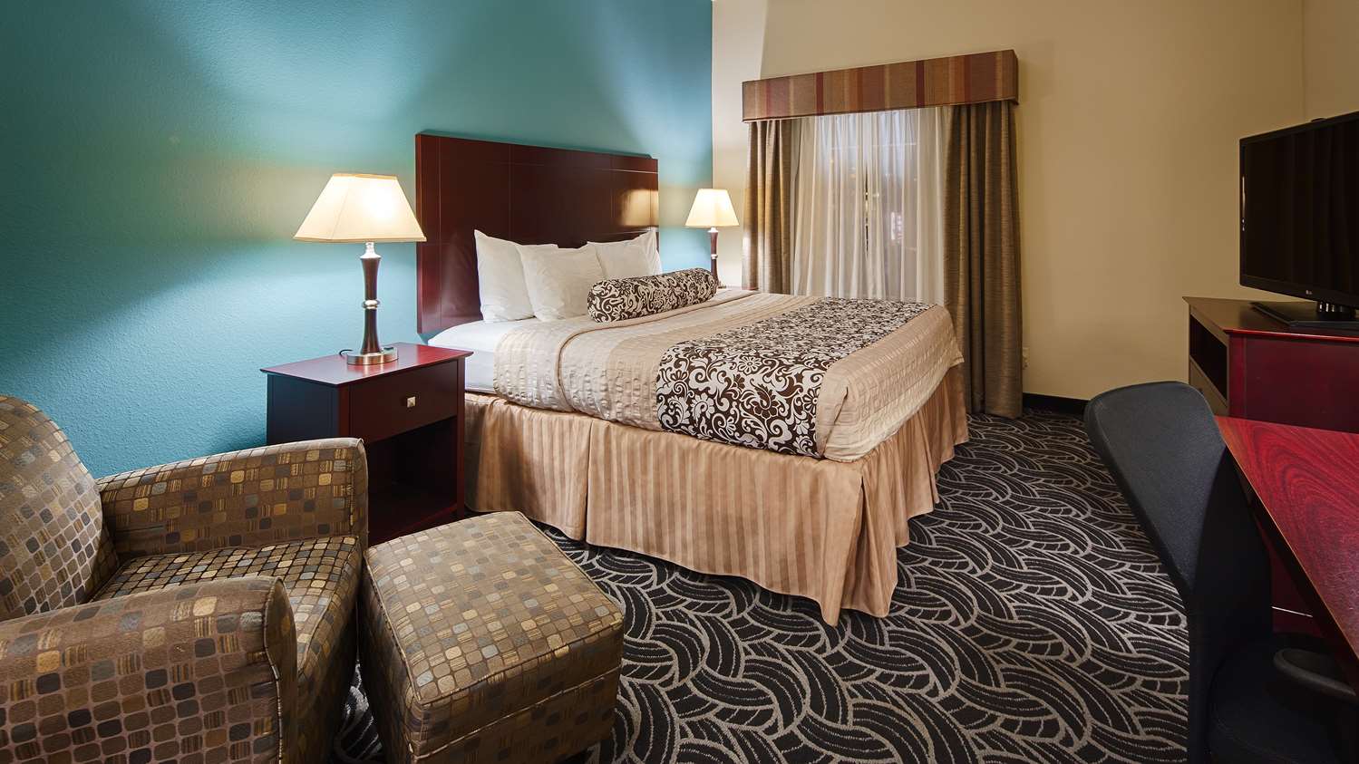 غرفة بسرير كينج بحوض استحمام لذوي الإعاقة، Best Western Plus Katy Inn & Suites 2/2