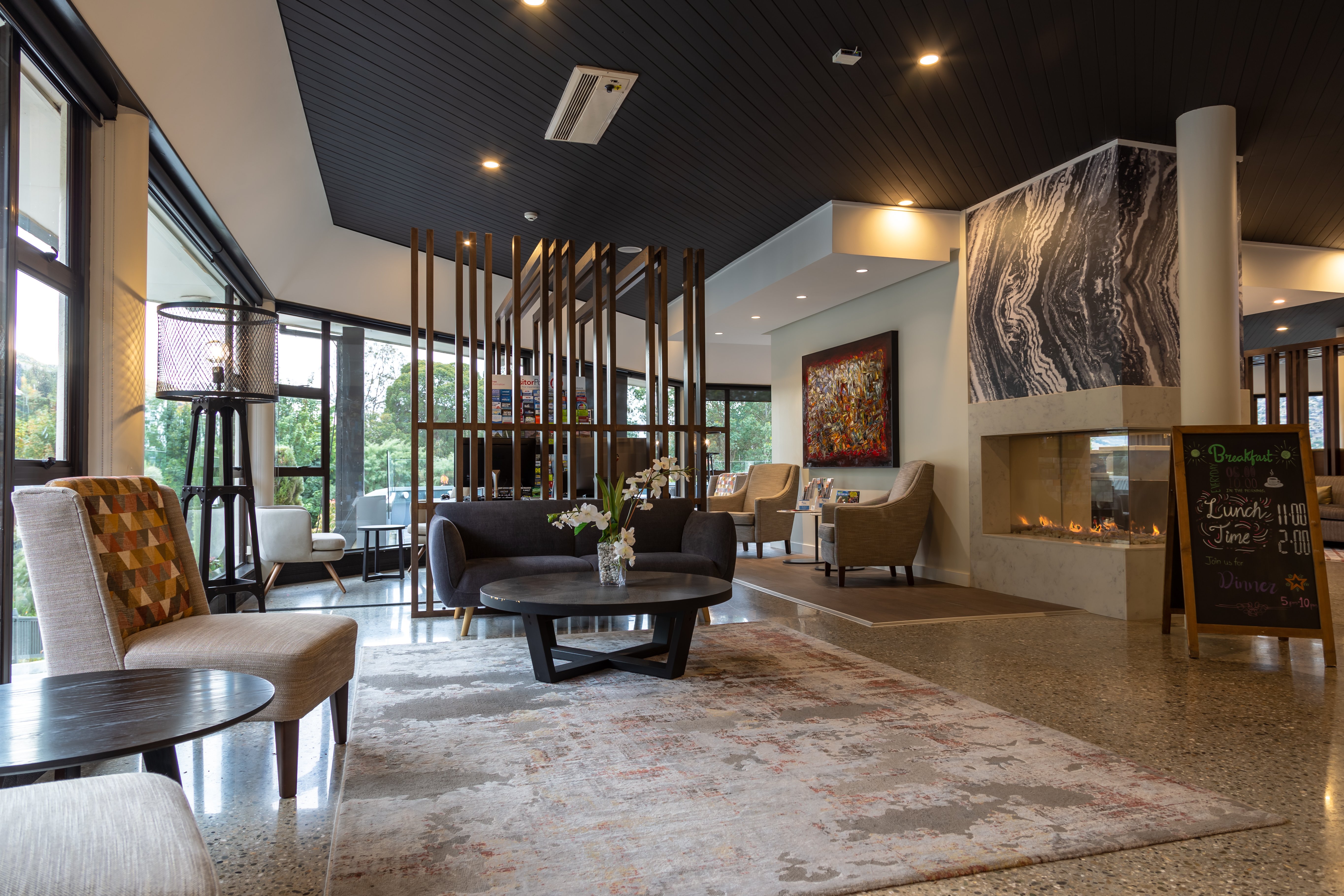 HOLIDAY INN QUEENSTOWN FRANKTON ROAD 53/76
