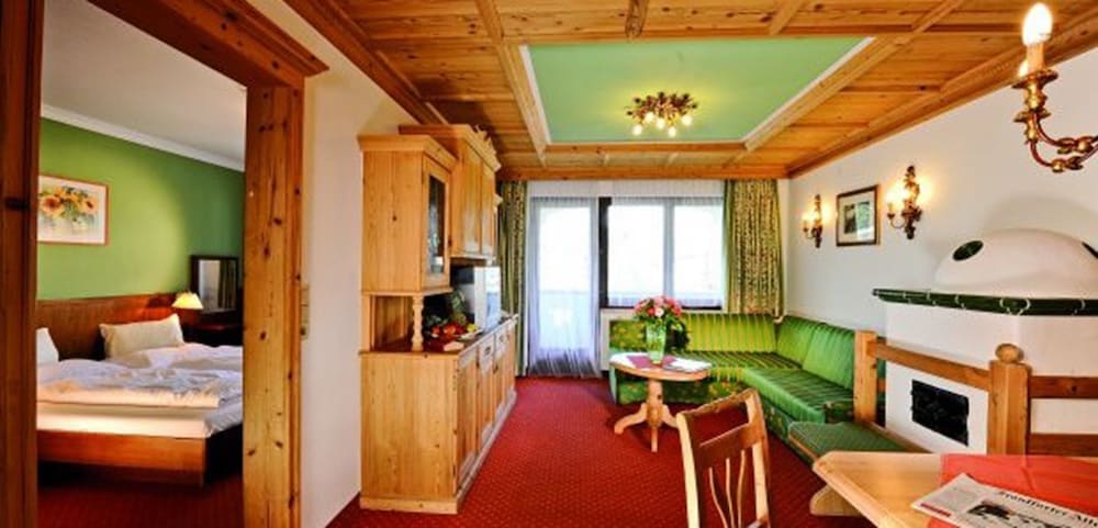 1 BEDROOM, APARTMENT, KING BED, SOFA, BALCONY