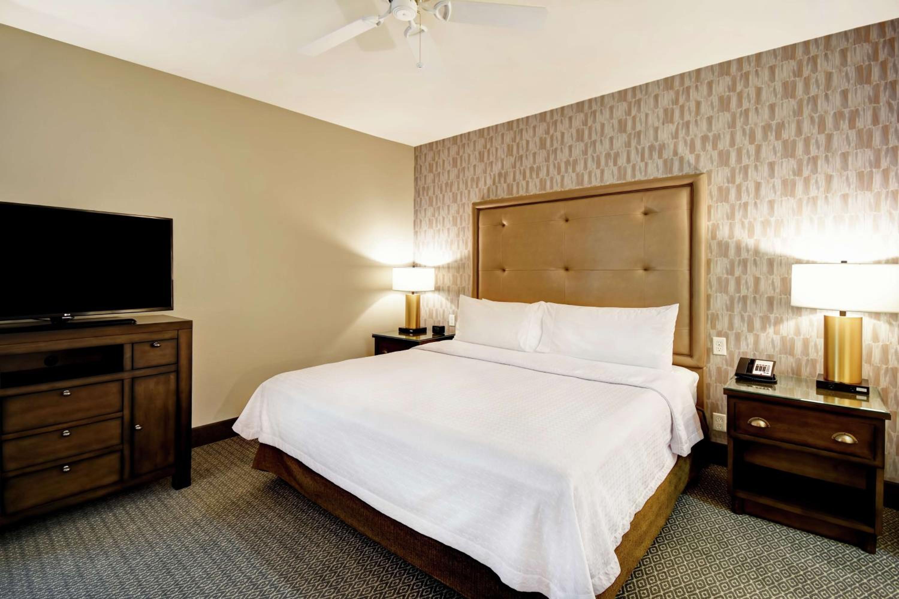 STUDIO, SUITE, KING BED, ACCESSIBLE
