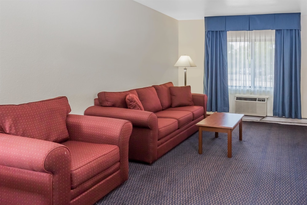 Baymont By Wyndham Waukesha 21/30