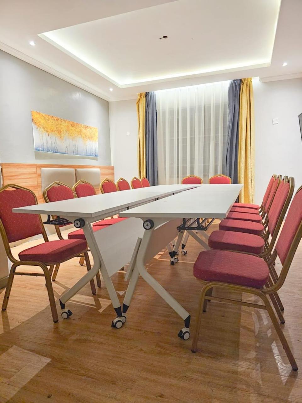 Raha Suites 33/45