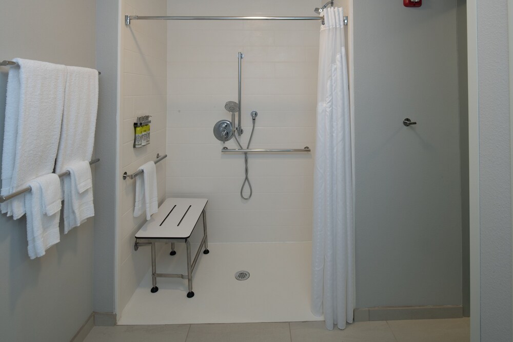 Holiday Inn Express and Suites Little Rock Downtown 11/47