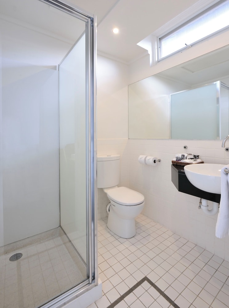 Mercure North Melbourne 63/63