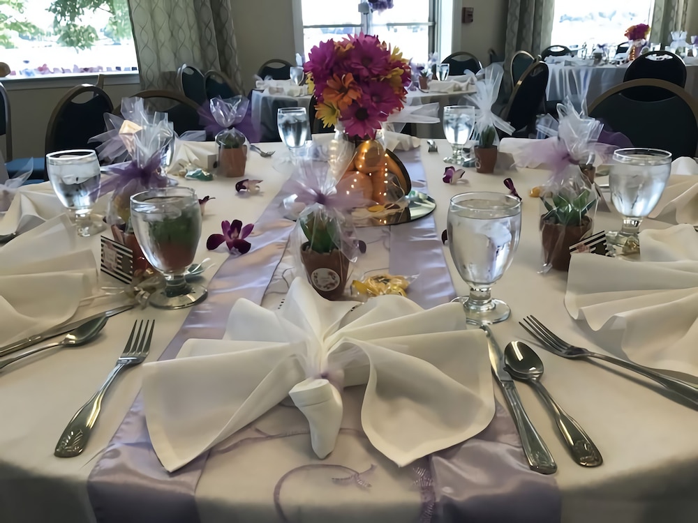 Lakeside Inn 52/73