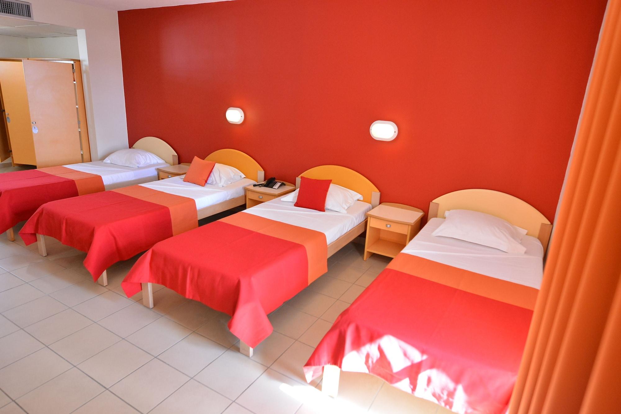 غرفة أساسية رباعية بغرفة نوم واحدة، Centre International de Sejour Hostel 1/6