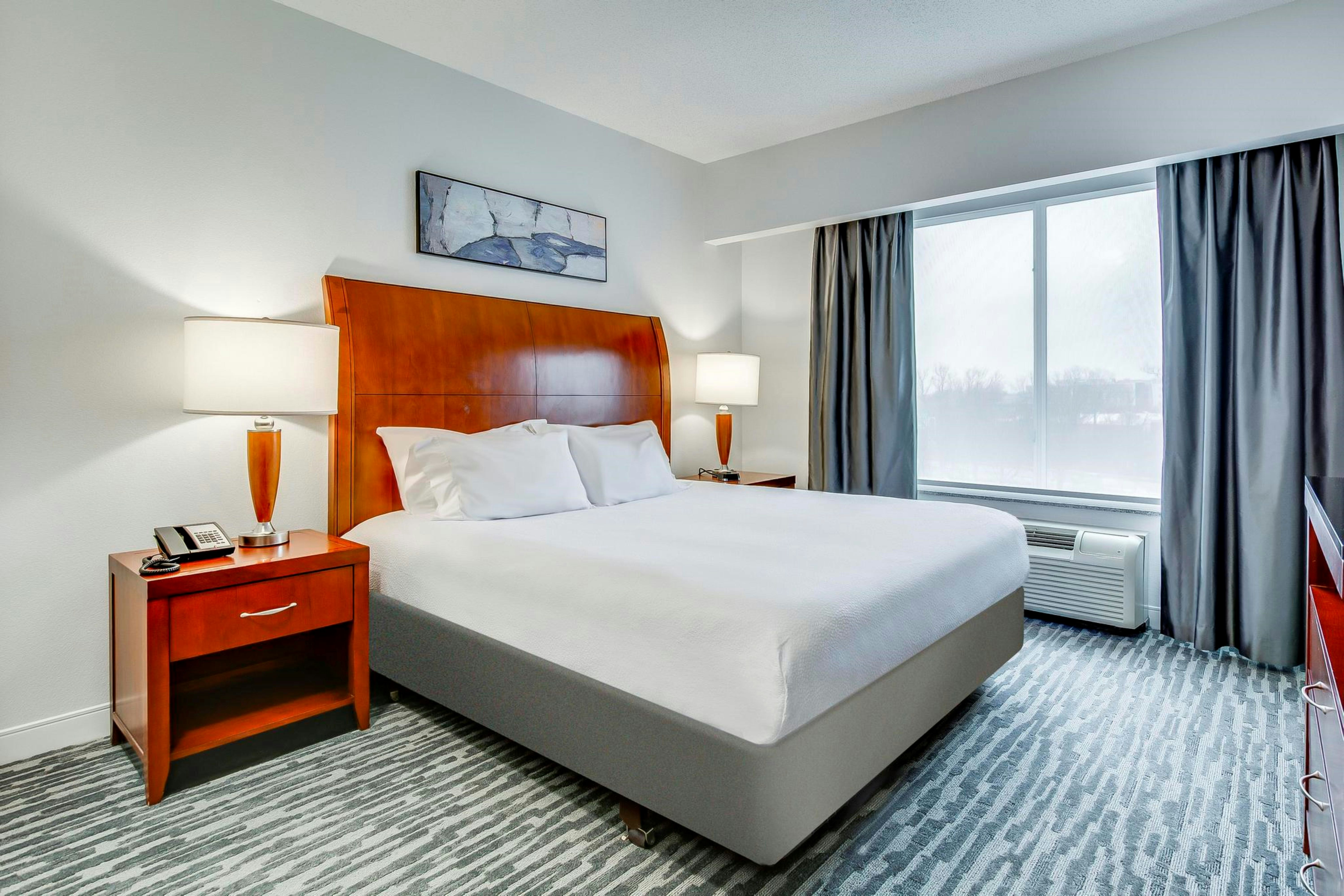 EXECUTIVE, SUITE, KING BED