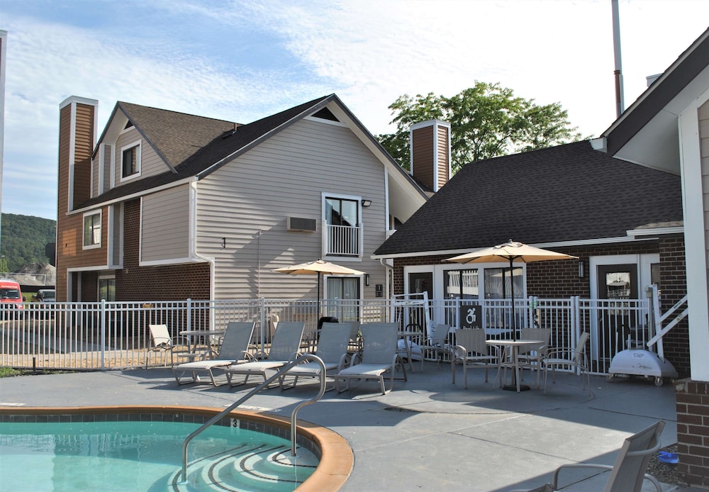 Best Western Fishkill Inn and Suites 9/53