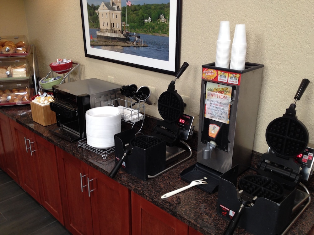 Best Western Fishkill Inn and Suites 41/53