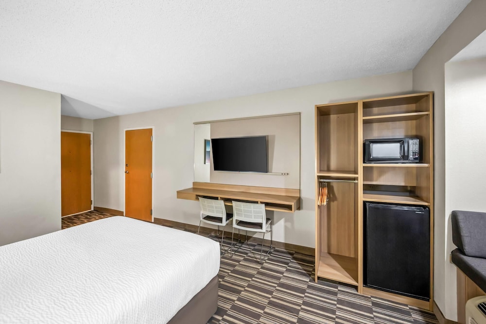 Microtel Inn Greensboro 27/54