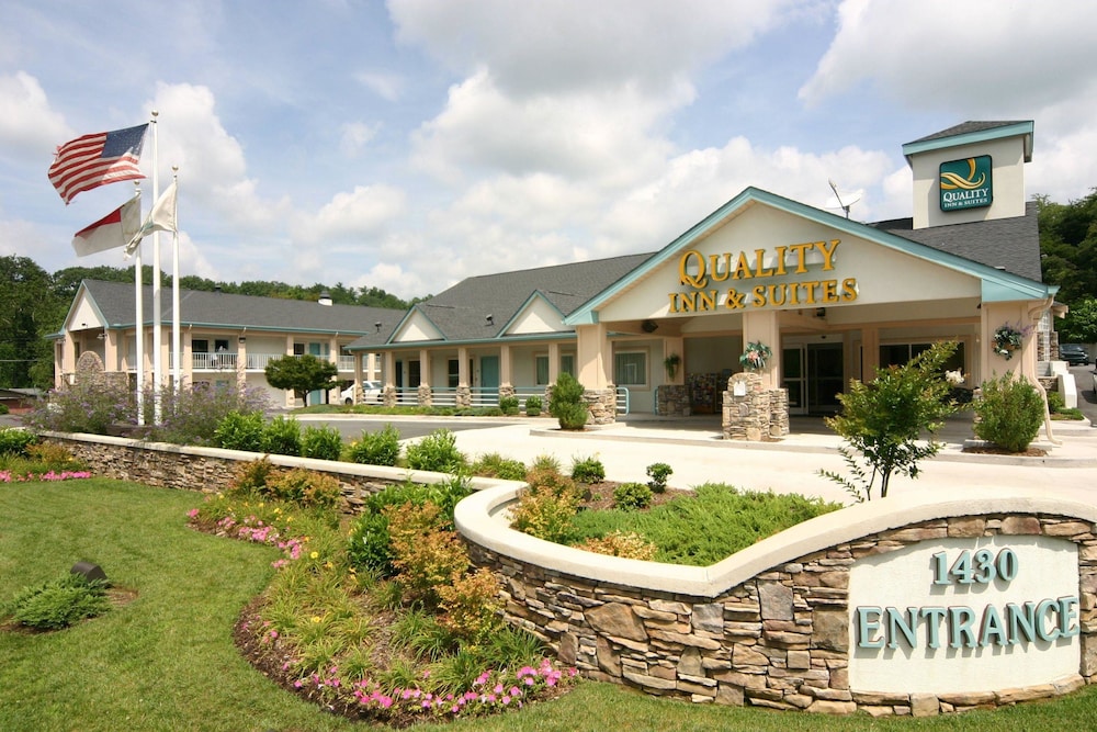 Quality Inn Suites Biltmore East 25/29