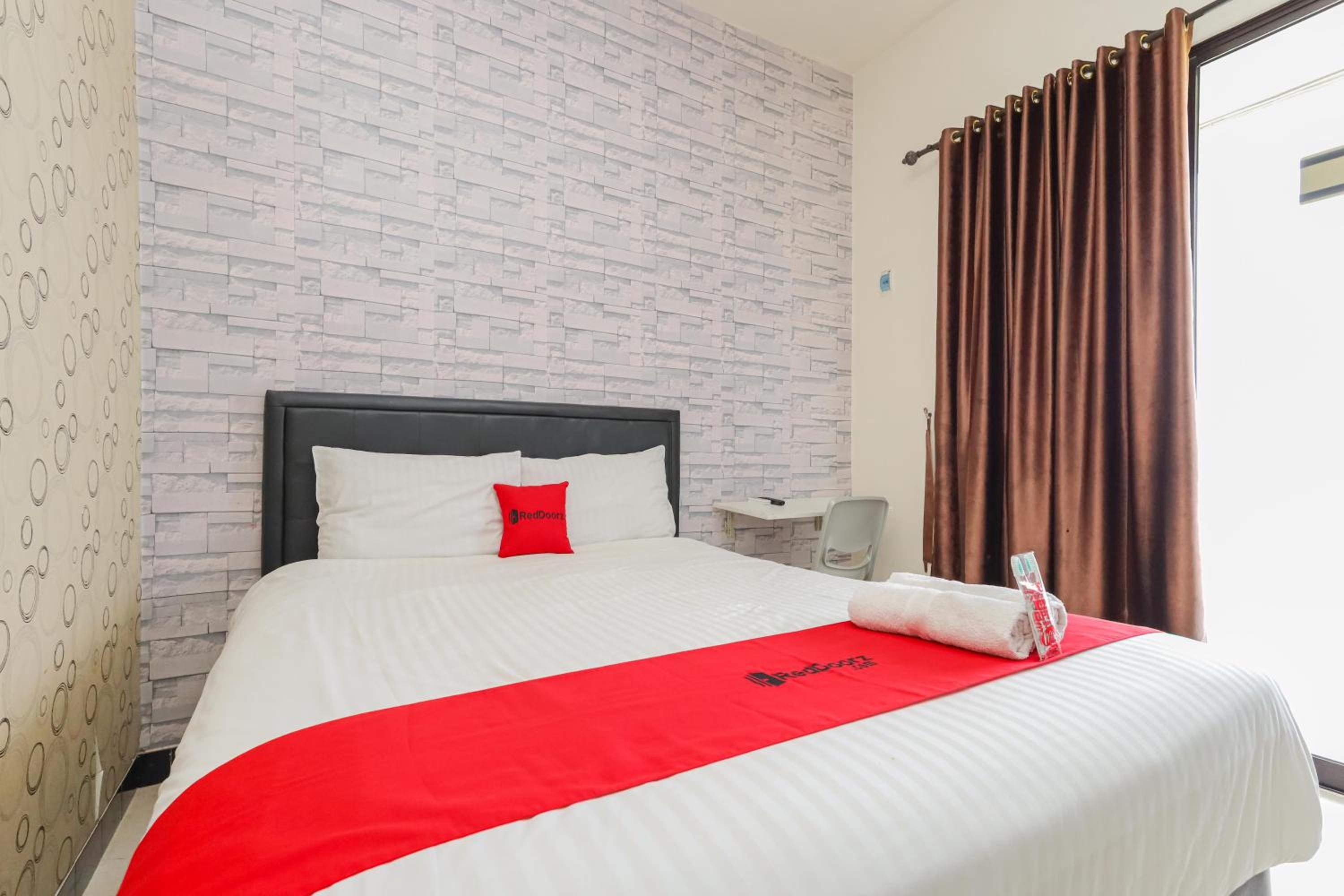 RedDoorz Syariah near Green Park Jatiwarna 21/50