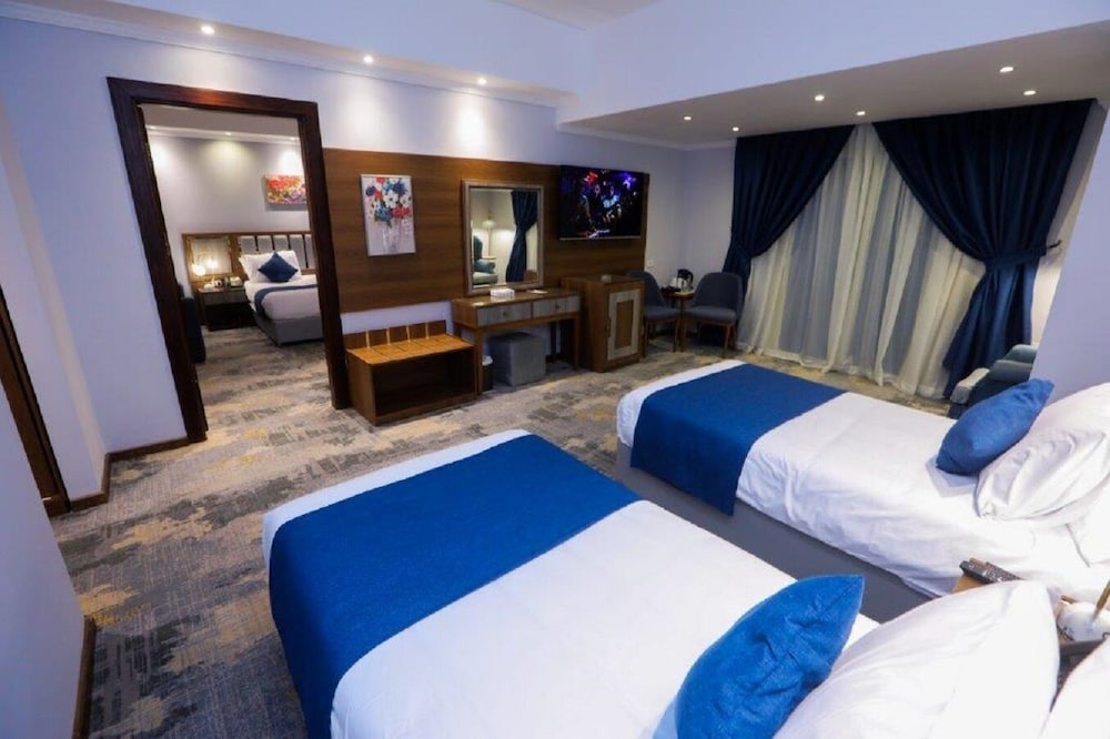 جناح جونيور بسرير مزدوج وسريرين منفصلين