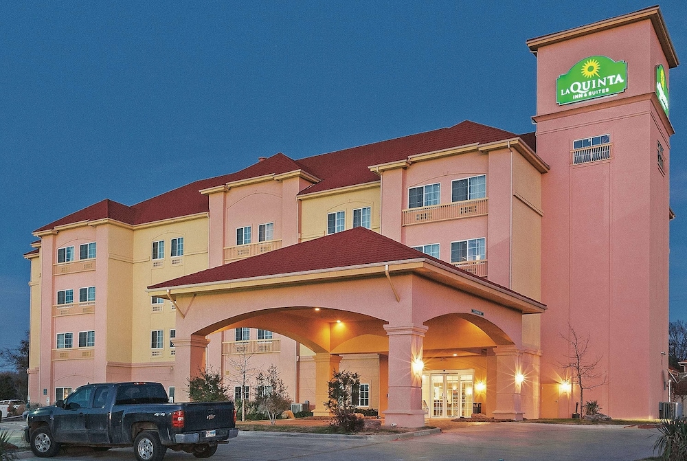 La Quinta Inn & Suites by Wyndham Decatur 1/46