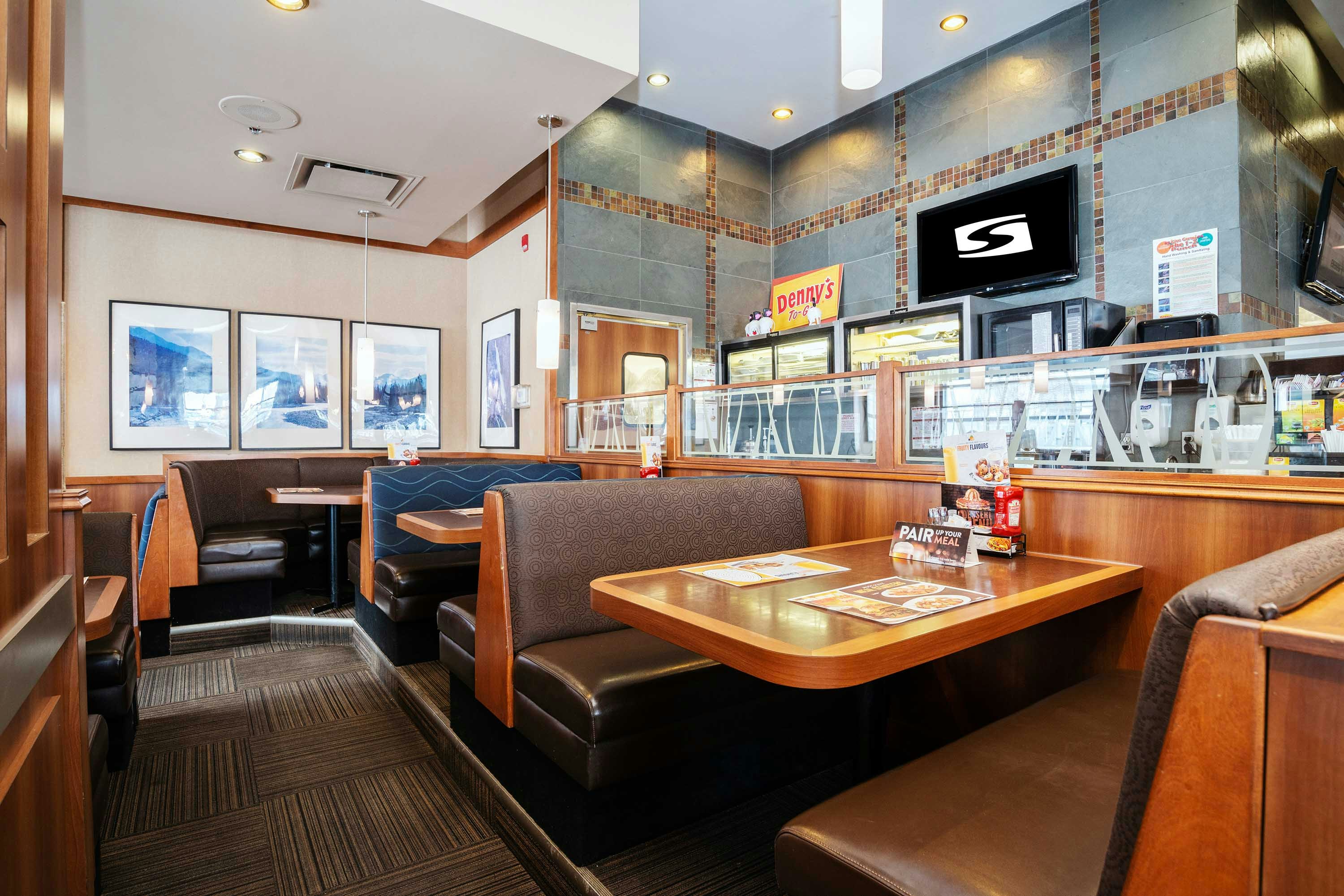 Sandman Hotel and Suites Calgary West 54/67