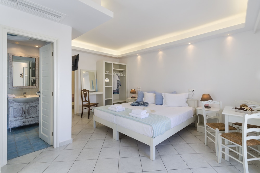 Alexandros Studios And Apartments 65/76