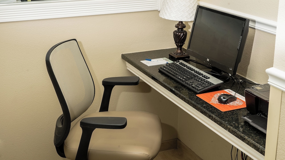 Candlewood Suites St. Joseph Benton Harbor 28/38