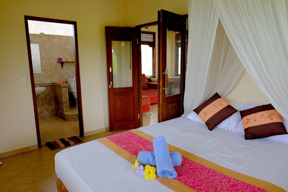 Dukuh Village Homestay & Villas 23/72