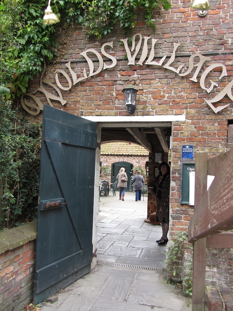 Wolds Village 5/49