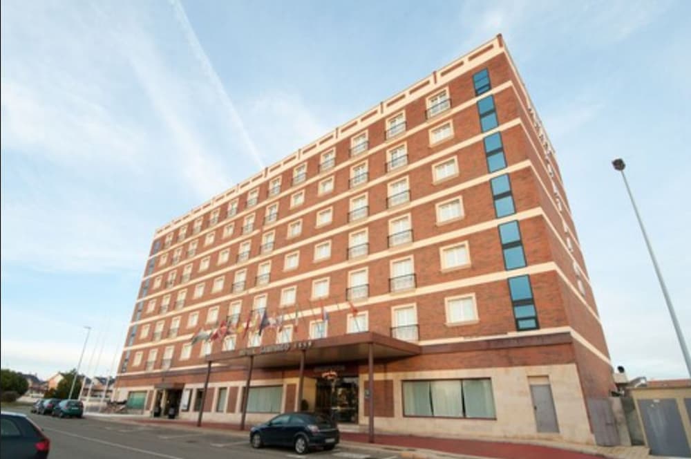 Hotel Santiago Leon 1/50