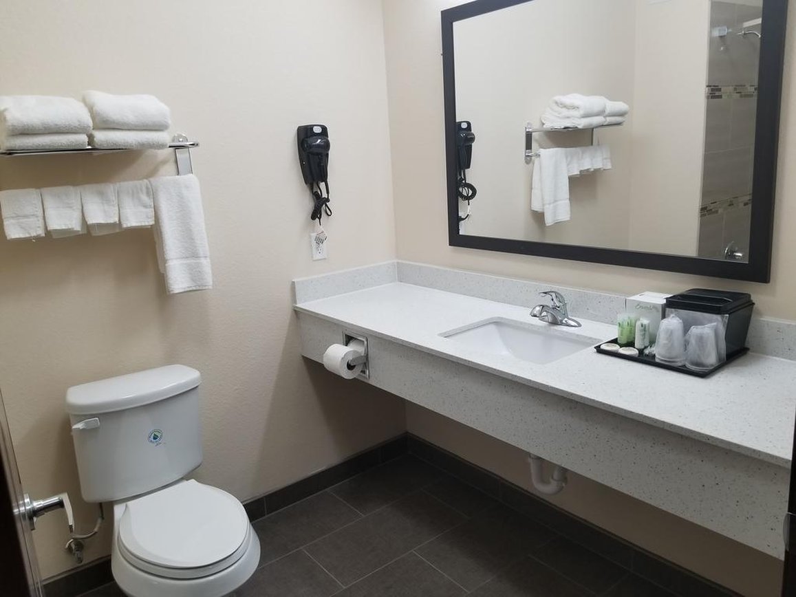 Scottish Inns and Suites Bay City TX 6/7