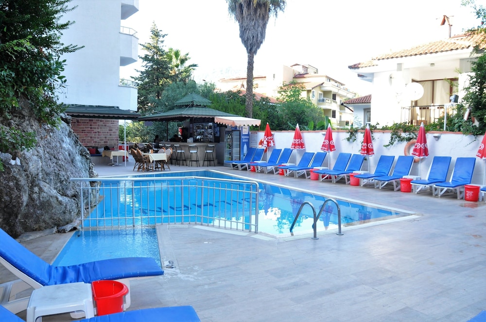 Dilhan Hotel 4/31