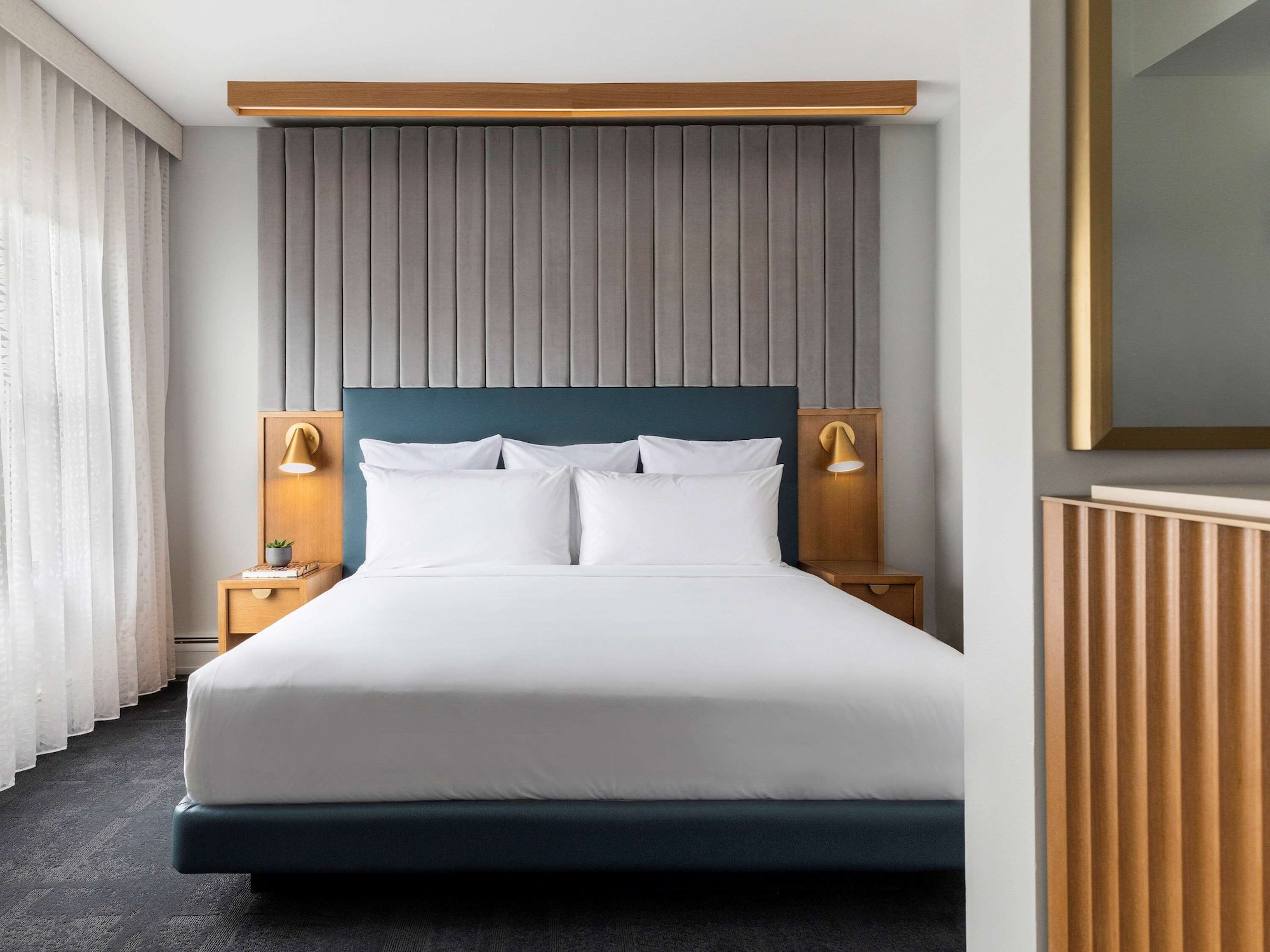 STUDIO, KING BED