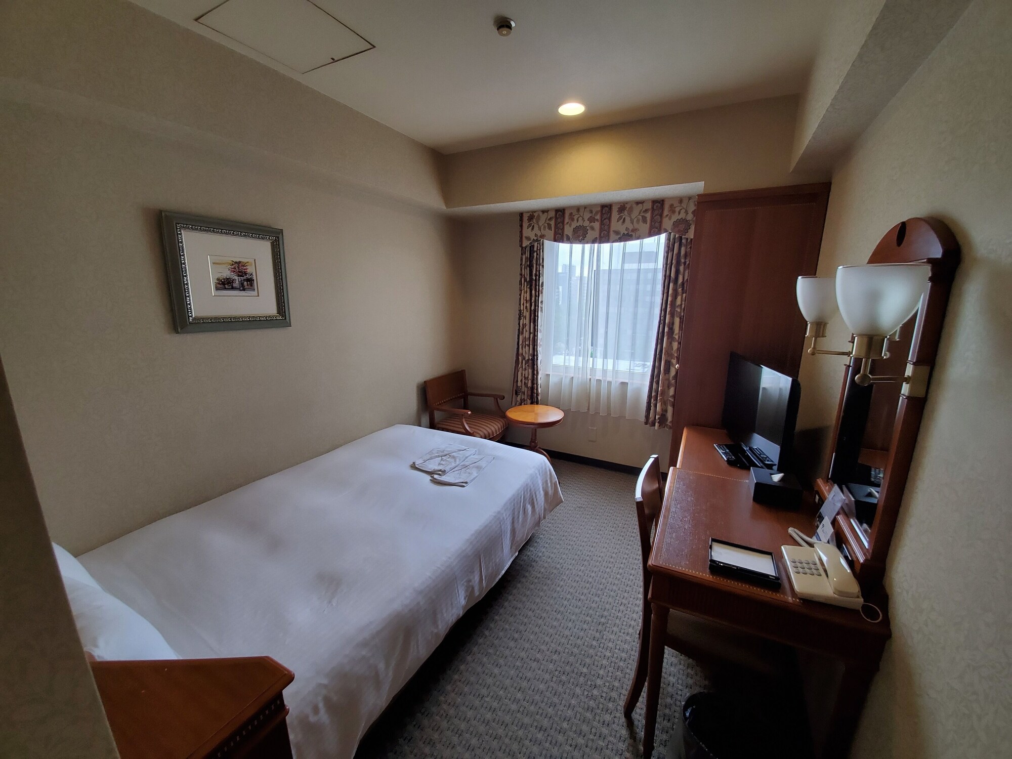 SEMI ROOM, SEMI DOUBLE BED