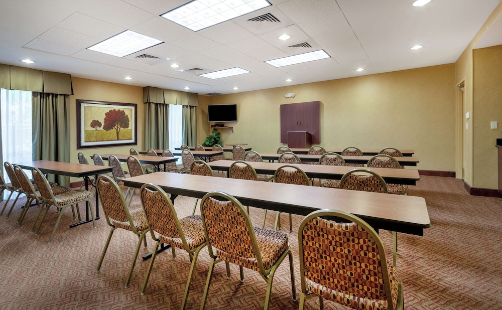 Hampton Inn & Suites Port Richey 47/62