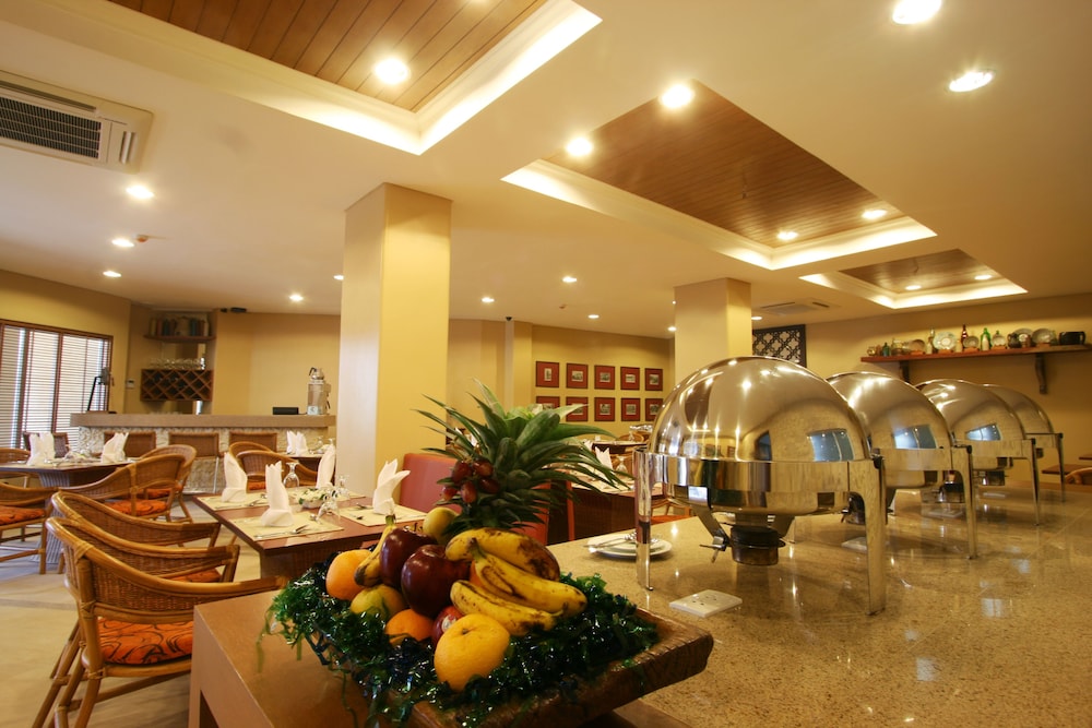 Crown Regency Prince Resort 24/35