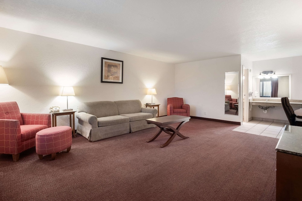 Quality Inn Suites Lake Havasu City 30/55