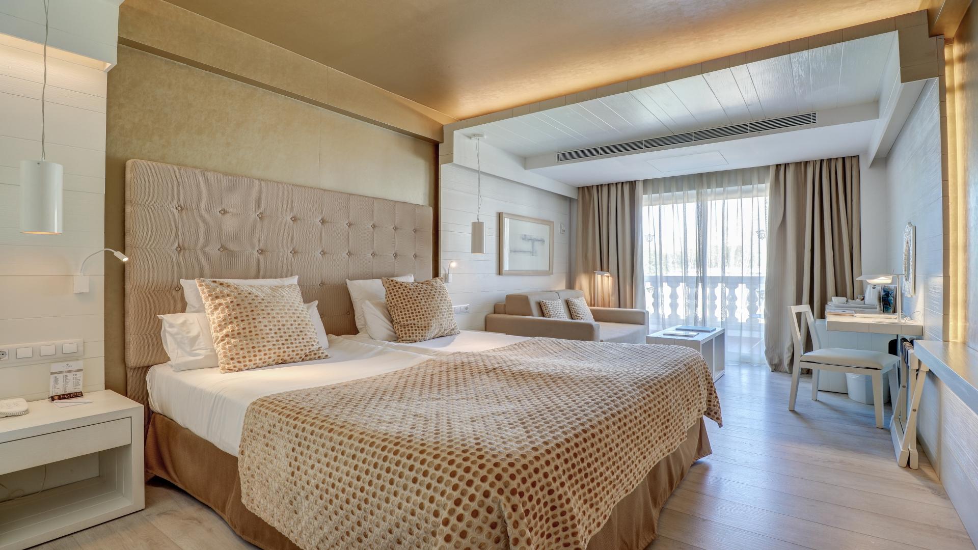 Room, Double Bed, Lateral Side Sea View, Balcony