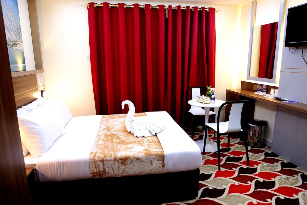 Tanha Park Hotel 40/52
