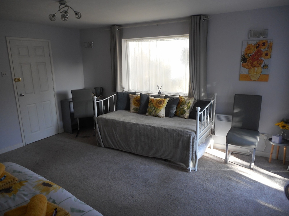 George Hotel B B 28/46