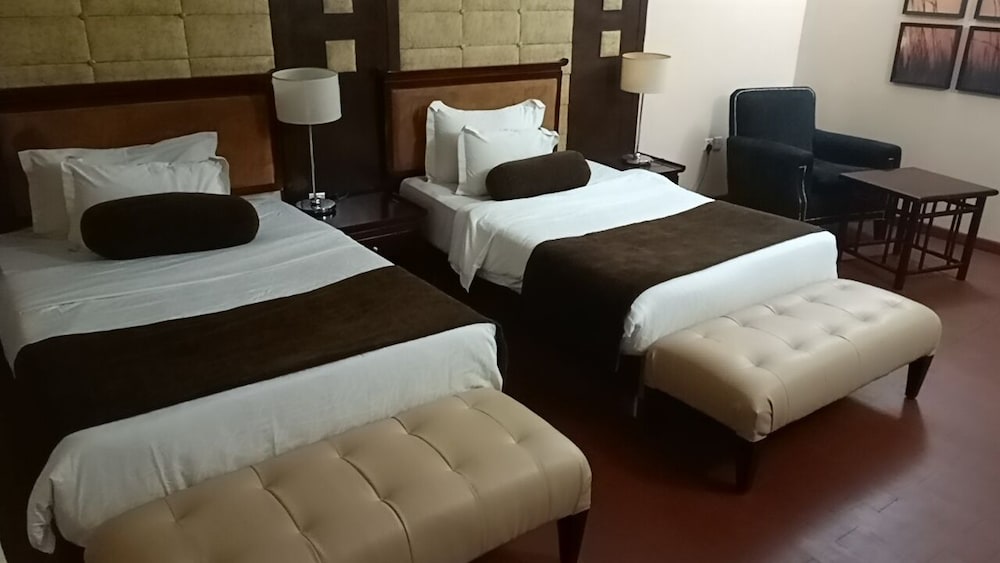 Golden Tulip Owu Crown Ibadan 13/45